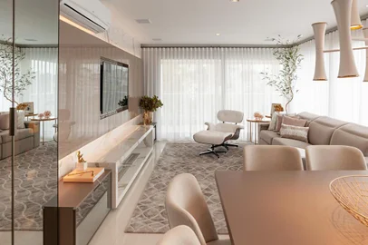 A opção pela lareira a álcool é um dos destaques neste apartamento onde se prioriza a convivência.<!-- NICAID(14518911) -->