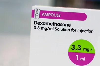 A box of dexamethasone injection ampoules is photographed at a chemists shop in London on June 16, 2020. - The steroid dexamethasone was shown Tuesday to be the first drug to significantly reduce the risk of death among severe COVID-19 cases, in trial results hailed as a "major breakthrough" in the fight against the disease. (Photo by Arman SOLDIN / AFP)Editoria: HTHLocal: LondonIndexador: ARMAN SOLDINSecao: diseaseFonte: AFPFotógrafo: STF<!-- NICAID(14523742) -->