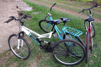  ROLANTE,  RS, BRASIL,17/06/2020- Soldado da BM, Tarcisio Silva Piuco,  reforma bicicletas abandonadas e doa para crianças e moradores do Vale do Paranhana<!-- NICAID(14523995) -->