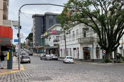 Quase uma semana após a determinação de bandeira vermelha, comércio segue aberto em Farroupilha<!-- NICAID(14525426) -->
