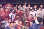 Jogadores, dirigentes, torcedores e o troféu na comemoração pela conquista do Gauchão 2000, ainda no estádio Olímpico.#PÁGINA: 1#FD<!-- NICAID(640181) -->
