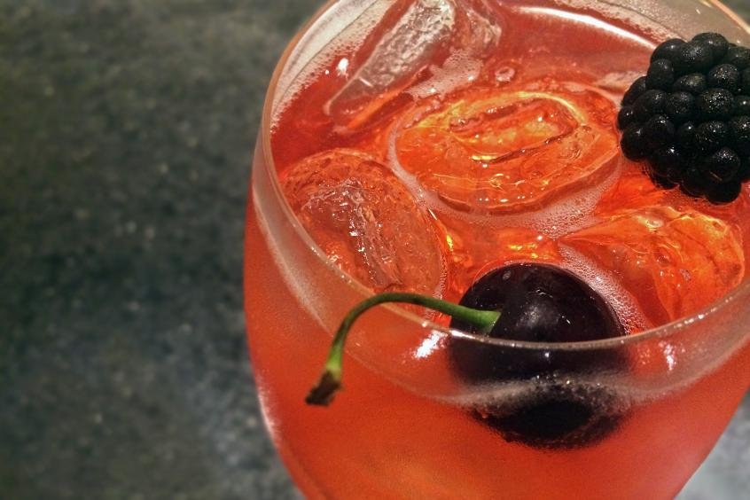 Gin, Jazz & Tônica Bar especializado em gin tônica Florianópolis