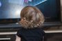 little girl watching televisionTV, televisão, criança, bebê, meninacriança assistindo TV
