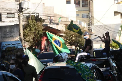  CAXIAS DO SUL, RS, BRASIL (21/06/2020)Carreata pro Bolsonaro em caxias do Sul. (Antonio Valiente/Agência RBS)<!-- NICAID(14527453) -->