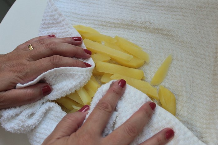 Batata frita bem sequinha e crocante - Receita de Vovó