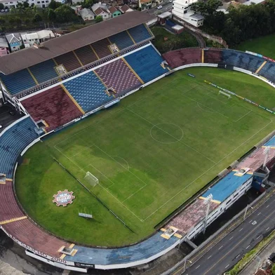 CAXIAS DO SUL, RS, BRASIL, 18/02/2020. Vista aérea do estádio Francisco Stédile, mais conhecido como Estádio Centenário. Ele serár palco do único jogo da final da Taça Cel. Ewaldo Poeta, primeiro turno do Campeonato Brasileiro. O confronto será SER Caxias x Grêmio, no próximo sábado (22/02).  (Porthus Junior/Agência RBS)<!-- NICAID(14423599) -->