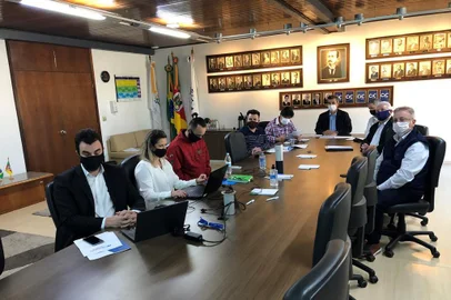 Economia de Caxias do Sul tem queda de 24,3% em abril. Números da atividade econômica local foram revelados pela CIC e CDL durante videoconferência nesta terça-feira (23), em Caxias do Sul.<!-- NICAID(14529102) -->