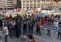 Comerciantes protestam em frente ao prédio da prefeitura de Porto Alegre
