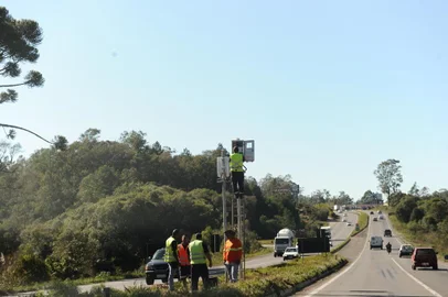  CAXIAS DO SUL, RS, BRASIL (24/06/2020)Rodovias RS-122 e RS-453 já tem novos pardais instalados. Operação prevista para iniciar em 27 de junho deve atrasar. (Antonio Valiente/Agência RBS)<!-- NICAID(14529667) -->