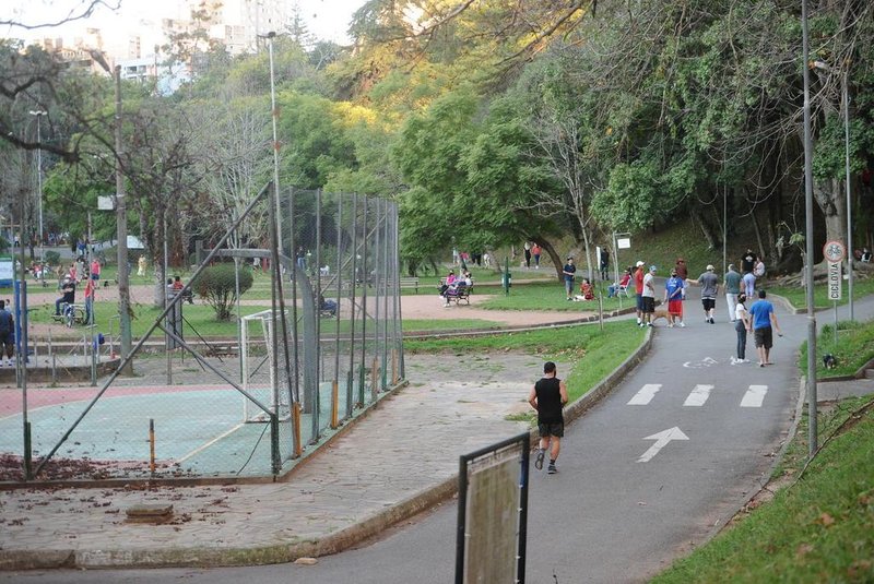 CAXIAS DO SUL, RS, BRASIL (21/06/2020)Domingo de calor em Caxias do Sul. Fotos no Parque dos Macaquinhos. (Antonio Valiente/Agência RBS)<!-- NICAID(14527554) -->