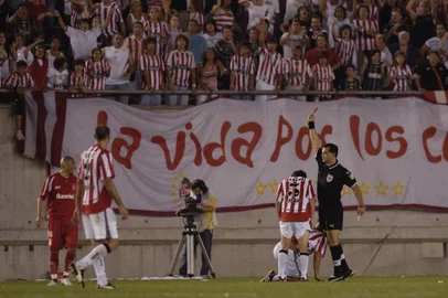 ***  JBotega - Estudiantes0X1Inter  ***Inter vence Estudiantes por 1X0 em La Plata.Expulsão de Giuñazu.<!-- NICAID(485274) -->