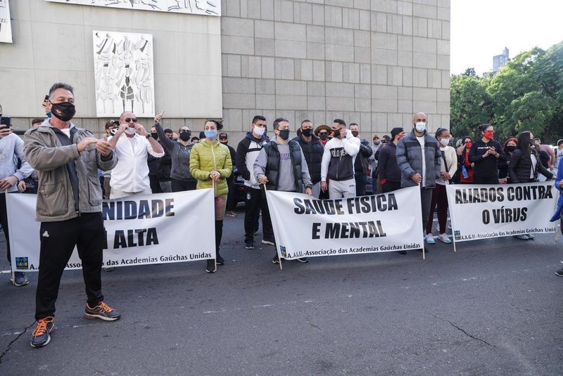  PORTO ALEGRE, RS, BRASIL, 26/06/2020- Protesto organizado pela, Associação das Academias Gaúchas Unidas, em frente ao Palácio Piratini. Foto: Isadora Neumann / Agencia RBSIndexador: ISADORA NEUMANN<!-- NICAID(14531851) -->