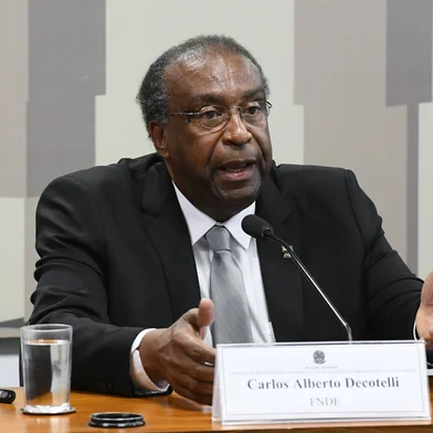 CTFC - Comissão de Transparência, Governança, Fiscalização e Controle e Defesa do ConsumidorComissão de Transparência, Governança, Fiscalização e Controle e Defesa do Consumidor (CTFC) realiza terceira audiência pública destinada a "discutir acerca das obras não iniciadas, paralisadas e atrasadas de creches e pré-escolas no país, em ciclo de encontros denominado Diálogos de Transparência - Monitoramento de obras de creches e pré-escolas públicas". Em pronunciamento, à mesa, presidente do Fundo Nacional de Desenvolvimento da Educação (FNDE), Carlos Alberto Decotelli da Silva. 