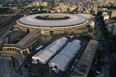 Hospital de campanha no MaracanÃ£Rio de Janeiro (RJ), 18/04/2020 - Hospital-Rio - O Maracanã é o local do maior hospital de campanha sendo construído no Rio de Janeiro para tratar pacientes do novo coronavírus construído no local no espaço onde ficava o estádio de Atletismo Célio de Barros, no Complexo do Maracanã, na Zona Norte do Rio, neste sábado. (Foto: André Fabiano/Código 19/Folhapress)Local: Rio de Janeiro ;Rio de Janeiro ;Brasil<!-- NICAID(14524357) -->