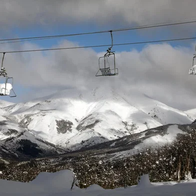 Chairlifts covered with snow are seen at Piedras Blancas ski resort on the Otto hill, closed within the lockdown imposed by the government against the spread of the COVID-19 coronavirus, in Bariloche, Rio Negro, Argentina, on June 24, 2020. - Though the city of Bariloche is already covered with snow, this year there will be no avalanche of visitors in this popular tourist destination due to the coronavirus pandemic. (Photo by FRANCISCO RAMOS MEJIA / AFP)<!-- NICAID(14533270) -->