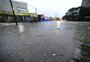 Chuva forte faz arroio transbordar e alaga ruas e avenidas em Porto Alegre