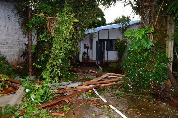 No norte do Estado, casas foram destelhadas