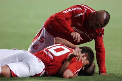 ***  FGOMES JOGO2  ***Copa Sul AmericanaEstádio Camilo Cichero La BomboneraBoca Juniors X InternacionalAlex, Guiñazu e DAlessandro<!-- NICAID(474785) -->