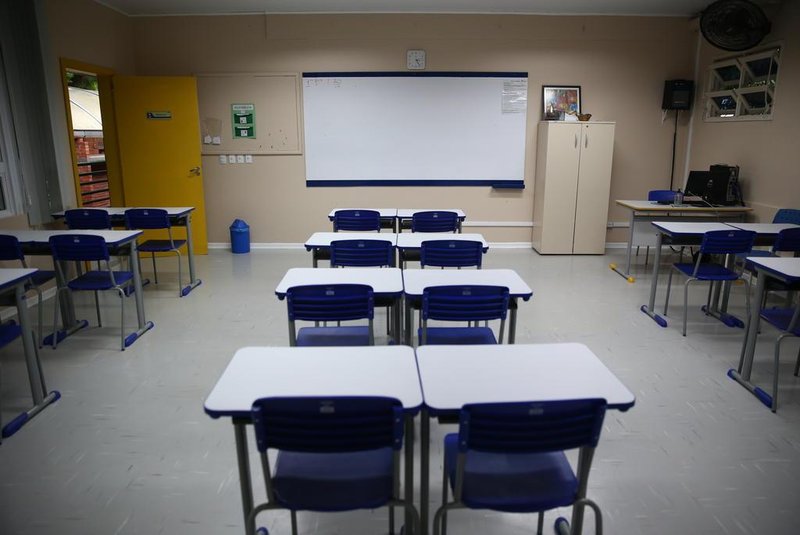  PORTO ALEGRE, RS, BRASIL - Escola João XXIII em Porto Alegre tem seus pátios e salas de aulas praticamente vazios nesta segunda feira 16 de março de 2020.<!-- NICAID(14453163) -->