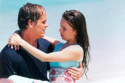 Tony (Guilherme Fontes) com a adolescente Cristal (Sandy) em Estrela-Guia, novela de 2001<!-- NICAID(14536135) -->