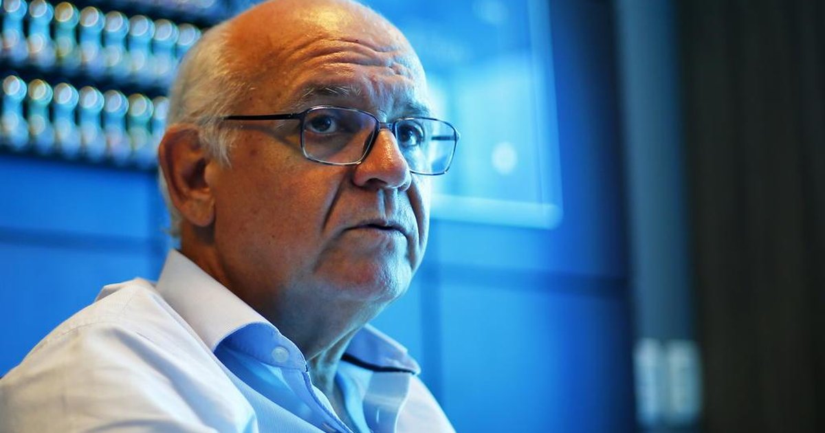Romildo Bolzan segue como presidente do Grêmio até o fim do ano