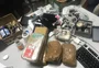 Polícia descobre depósito de drogas e celulares em casa de agente penitenciário preso em Rio Grande