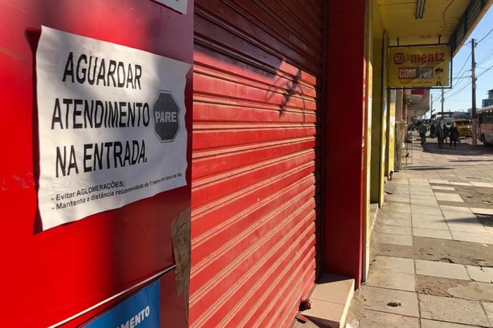 Viamão tem grande circulação de pessoas e lojas fechadas na segunda semana  de bandeira vermelha | GZH
