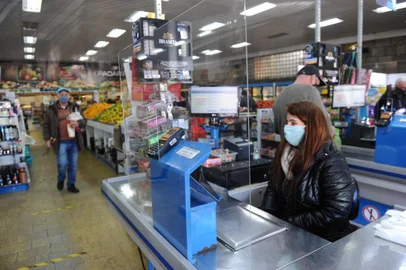  CAXIAS DO SUL, RS, BRASIL (04/07/2020)Verificamos comos estão funcionando academias e supermercados de Caxias sob regramento  dos decretos de prevenção à covid-19. Scolão da Economia Zimmermann, no bairro Santa CatarinaGerente: Sergio Fernando Boettcher. (Antonio valiente/Agência RBS)<!-- NICAID(14538189) -->