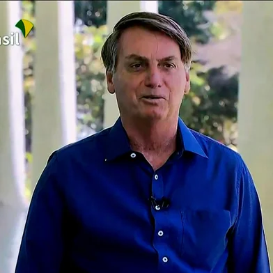  Screen grab of TV Brasil showing Brazilian President Jair Bolsonaro smiles at Planalto Palace in Brasilia on July 7, 2020. - Brazil President Jair Bolsonaro announced on Tuesday he had tested positive for the coronavirus but said he was feeling perfectly well and had only mild symptoms. (Photo by - / TV BRASIL / AFP)Editoria: HTHLocal: BrasiliaIndexador: -Secao: diseaseFonte: TV BRASILFotógrafo: Handout<!-- NICAID(14539632) -->