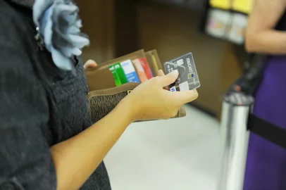  Compras cartão crédito<!-- NICAID(6919734) -->