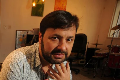 CAXIAS DO SUL, RS, BRASIL 25/09/2018O músico Luciano Balen fala sobre o contexto da música na história política do Brasil. (Felipe Nyland/Agência RBS)<!-- NICAID(13754949) -->