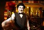 Na pandemia: o que tem feito o Chaplin das Rosas, conhecido vendedor de flores das noites na Cidade Baixa