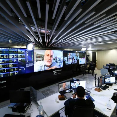  Nesta sexta-feira (17), em sessão virtual, os senadores votam, em segundo turno, a PEC 10/2020 (PEC do Orçamento de Guerra), que permite que os gastos emergenciais com o combate à pandemia de coronavírus sejam separados do Orçamento da União. Na pauta também, a votação da Medida Provisória (MP) 905/2019, conhecida como MP do Contrato Verde e Amarelo, que promove uma série de mudanças nas regras trabalhistas e precisa ser votada até o dia 20 para não perder sua validade.Local: BrasÃ­liaIndexador: Edilson RodriguesFonte: AgÃªncia SenadoFotógrafo: e<!-- NICAID(14480358) -->