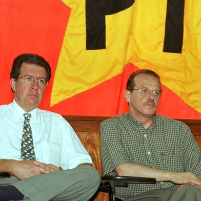 O prefeito Raul Pont, o vice José Fortunati e o ex-prefeito Tarso Genro.#PÁGINA:10#ENVELOPE: 253136#EDIÇÃO: 2ª<!-- NICAID(611816) -->