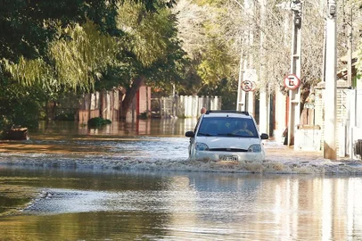 Cheia do Guaíba alaga ruas das ilhas do bairro Arquipélago<!-- NICAID(14542350) -->