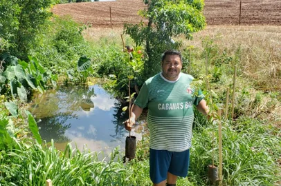 Uma das maiores lideranças kaingang do Rio Grande do Sul e líder da aldeia da Serrinha, no norte do Estado, o cacique Ronaldo Inácio Claudino, conhecido como Cacique Roni, morreu por coronavírus no último dia 3 de julho, aos 47 anos.<!-- NICAID(14543256) -->