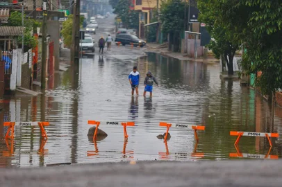 Chuva em Novo Hamburgo, Vale do Sinos, bairro Canudos<!-- NICAID(14543304) -->