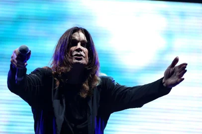  PORTO ALEGRE, RS, BRASIL, 09-10-2013: A banda britânica de heavy metal BLACK SABBATH apresenta o show da turnê mundial Reunion, no palco da FIERGS. O repertório com 17 músicas (veja ao lado) que Ozzy Osbourne (vocal), 64, Tony Iommi (guitarra), 65, e Geezer Butler (baixo), 64, escolheram para a turnê garante cerca de uma hora e meia de show, com War Pigs, Iron Man e Paranoid, entre outras hinos obrigatórios, e quatro novas canções do aclamado álbum 13 (Universal Music), lançado em junho deste ano. (Foto: Bruno Alencastro/Agência RBS, SEGUNDO CADERNO)