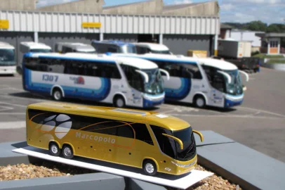Marcopolo doa miniatura de onibus para Mini Mundo, de gramado                      <!-- NICAID(2996369) -->