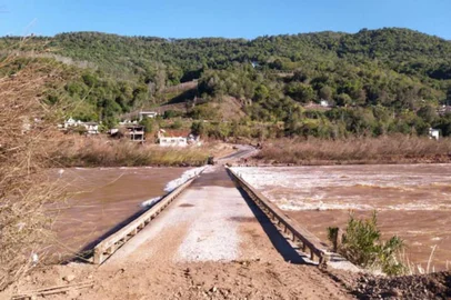 Ponte de acesso à Cotiporã é liberada após ficar submersa duas vezes em uma semana<!-- NICAID(14545273) -->