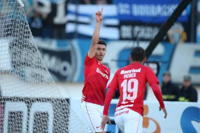  CAXIAS DO SUL , RS , BRASIL , 13-04-2014 - Gre-Nal 401 - Campeonato Gaúcho, segundo jogo da final no estádio Centenário, em Caxias. Foto : MAURO VIEIRA/ Agencia RBS )Jogador Alex<!-- NICAID(10401307) -->