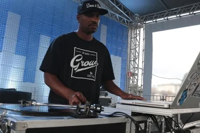 DJ Hood<!-- NICAID(14548933) -->