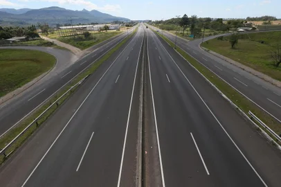  RS, BRASIL 16/09/2016 -  Condições das estradas Federais no Rio Grande do Sul. BR-101. (FOTO: LAURO ALVES/AGÊNCIA RBS).<!-- NICAID(12452198) -->