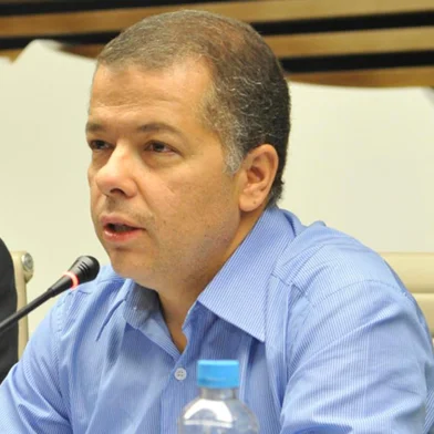 SAO PAULO, 12 DE MARCO de 2013, CJE recebe Jose Seripieri Junior para palestra. Na mesa, da esquerda para direita,  Bruno Ghizoni, Massami Uyeda, Darino Moreira, o palestrante, Sylvio Gomide, Raul Cutais, Nathalia Brito, Eduardo Giacomazzi e Lucia Dal'mas. (FOTO: JULIA MORAES)<!-- NICAID(14549701) -->