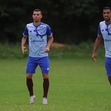  CAXIAS DO SUL, RS, BRASIL, 21/01/2020 - Caxias faz último treino antes da estreia da temporada do Gauchãp 2020. NA FOTO: meia Diogo Oliveira. (Marcelo Casagrande/Agência RBS)<!-- NICAID(14394257) -->