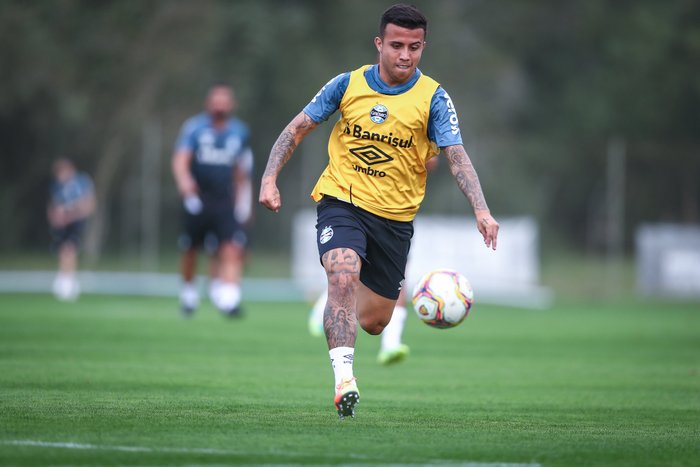 Matheus Henrique se recupera de lesão na coxa e deve atuar contra o Corinthians