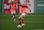 Desfalque de Edenilson abre disputa no meio-campo do Inter para estreia no Brasileirão
