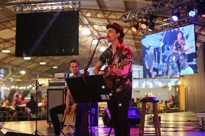 Misael Dutra, de Garibaldi. Show Acoustic Jack Johnson na Fenachamp 2019!!<!-- NICAID(14554925) -->