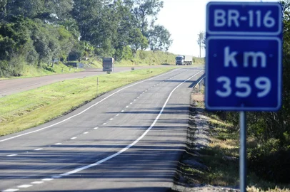  TAPES,RS,BRASIL.2020,07,29.Mais um trecho da duplicação da BR 116 será liberado,entre os kms 551 e 360.(RONALDO BERNARDI/AGENCIA RBS).<!-- NICAID(14555791) -->