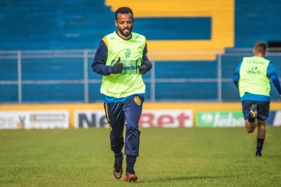 Juventude acerta contratação do lateral-esquerdo Hélder Santos, 31 anos.<!-- NICAID(14558597) -->
